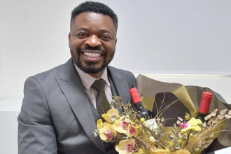 Oluwatosin Tolulope Ajidahun destaca a importância da personalização no tratamento de fertilidade.