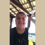 Leonardo Rocha de Almeida Abreu descreve Fernando de Noronha como um refúgio natural onde o tempo desacelera e a alma respira.