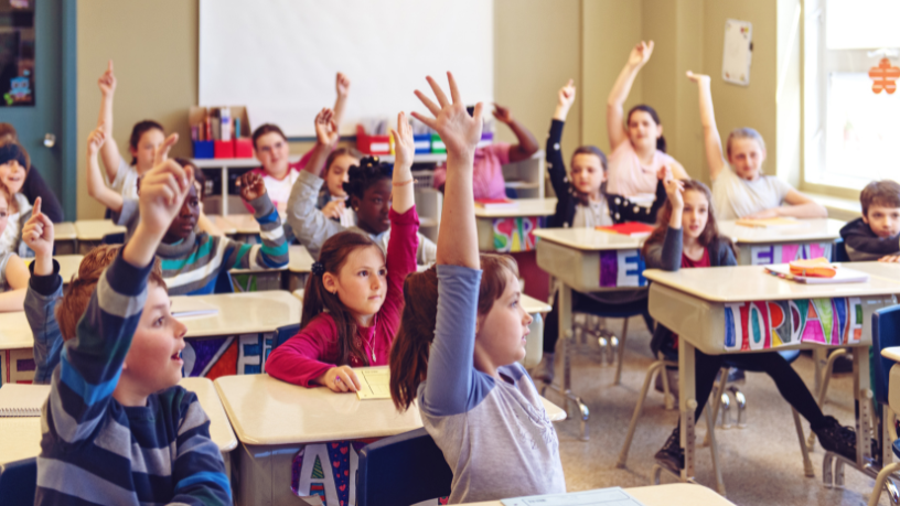 Na visão de Sérgio Bento De Araújo, educar na era digital é inspirar pensamento crítico, criatividade e responsabilidade nas novas gerações.