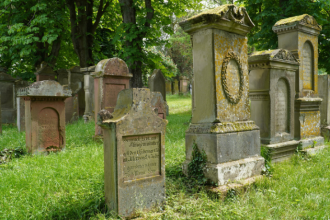 Tiago Oliva Schietti explica a gestão de cemitérios históricos como espaços museológicos.