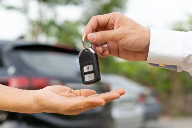 Gasolina a R$ 7: vale a pena investir em carro híbrido ou elétrico no Brasil?