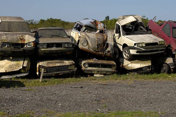 Reciclagem automotiva: tecnologia transforma sucata de veículos em alumínio resistente para novos carros