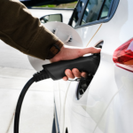 Brasil bate recorde de vendas de carros elétricos em 2025 e acelera transformação da mobilidade sustentável