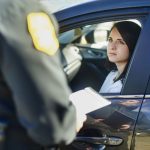 Câmara avalia multa por uso indevido de vaga de carro elétrico e intensifica debate sobre mobilidade urbana