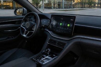 BYD aposta em nova tecnologia híbrida e amplia debate sobre o futuro dos carros no Brasil
