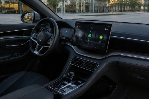 BYD aposta em nova tecnologia híbrida e amplia debate sobre o futuro dos carros no Brasil