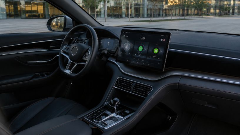 BYD aposta em nova tecnologia híbrida e amplia debate sobre o futuro dos carros no Brasil