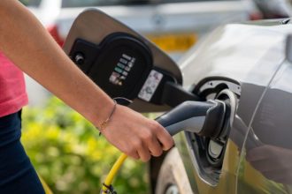 Carros Eletrificados Batem Recorde no Brasil e Transformam o Futuro da Mobilidade