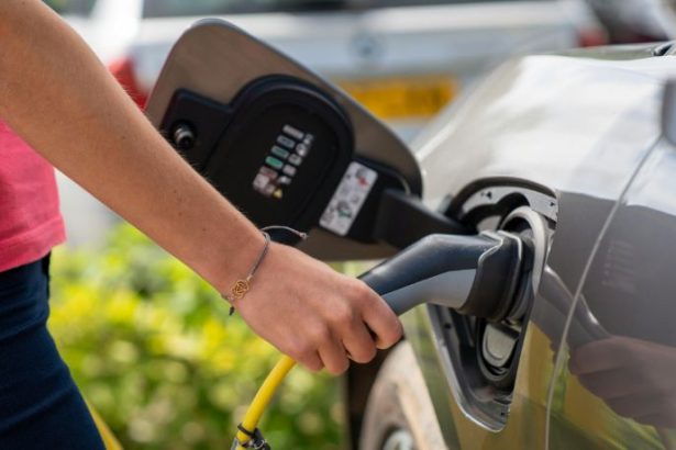 Carros Eletrificados Batem Recorde no Brasil e Transformam o Futuro da Mobilidade
