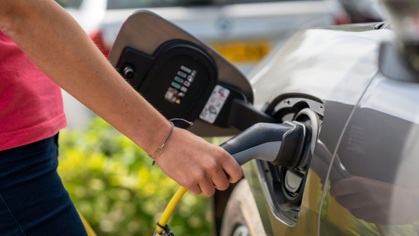 Carros Eletrificados Batem Recorde no Brasil e Transformam o Futuro da Mobilidade