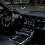 Carros com excesso de telas podem piorar a experiência ao volante, revela estudo; entenda o que o motorista deve observar