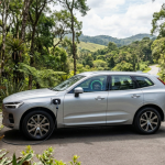 Volvo XC60 2027 ganha bateria maior e pode rodar até 200 km no modo elétrico